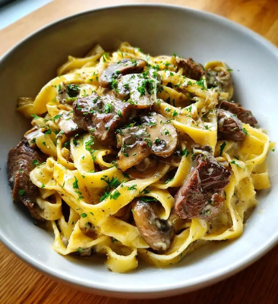 Nötkötts- och svampstroganoff med gräddfil