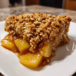 Cinnamon Apple Crisp with Oat Topping: Deliciously Warm and Spiced